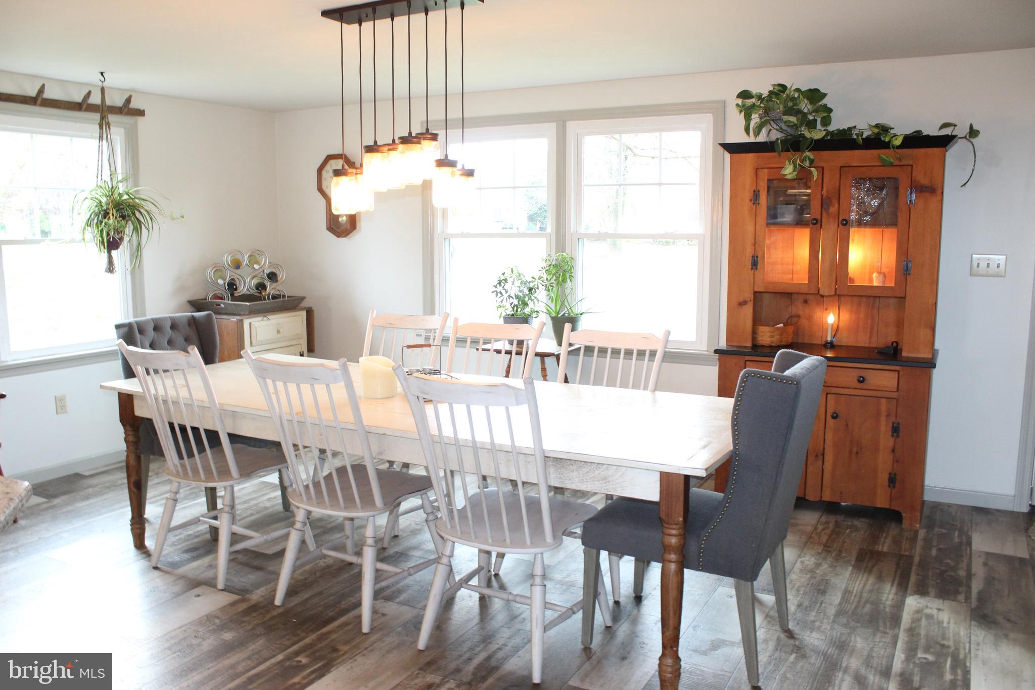 2307 Stumptown Road Lancaster, PA 17602 - Photo 4 of 38 Dining Area