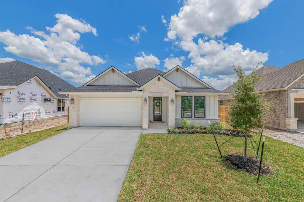 4103 Pennie Way Bryan, TX 77802 - Photo 3 of 25 Photos depict photos of a previously done Maria home. Please be aware that features, selections, and options may vary. For the most current information, contact the RNL Sales Team to obtain the latest selections book and floorplan