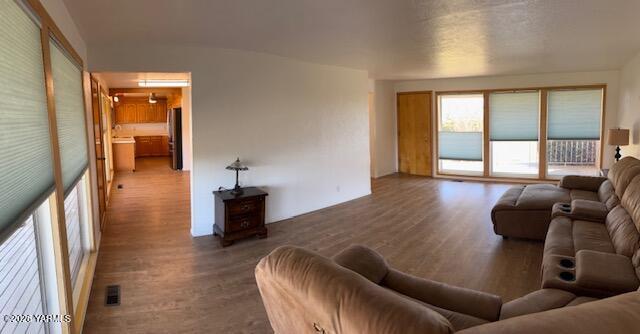 1662 South Euclid Road Grandview, WA 98930 - Photo 3 of 15 a living room with furniture and a window