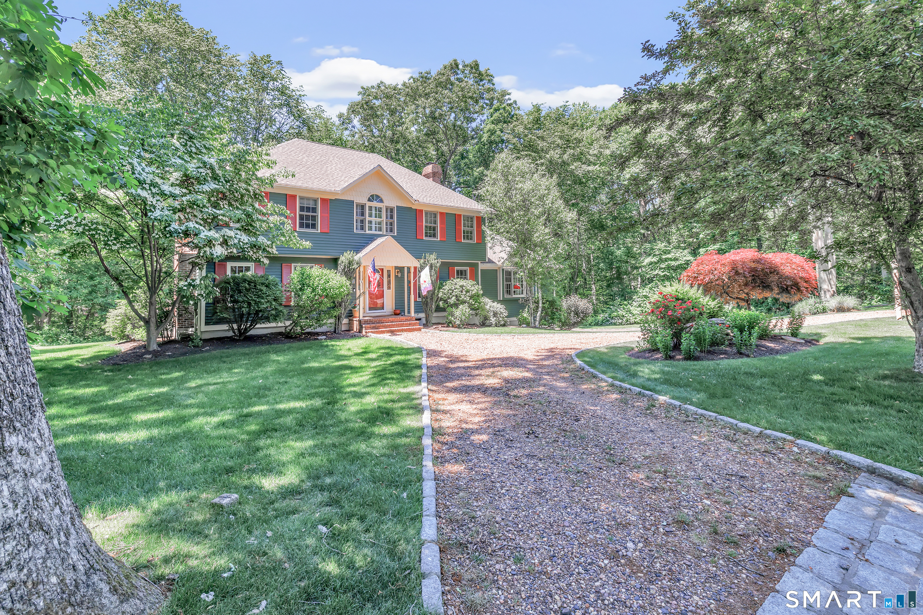 995 Beaver Dam Road Stratford, CT 06614 - Photo 2 of 40