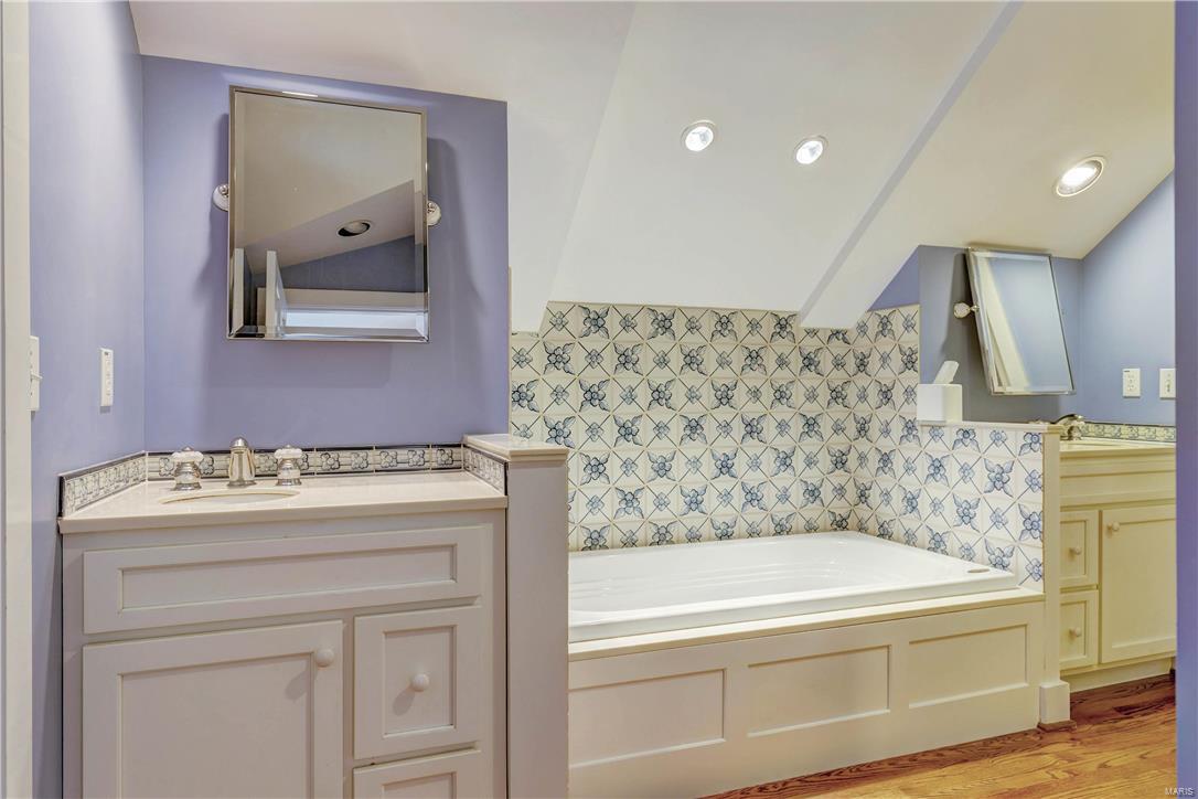 13 South Covington Meadows Road St. Louis, MO 63132 - Photo 30 of 46 Gallery Image 30