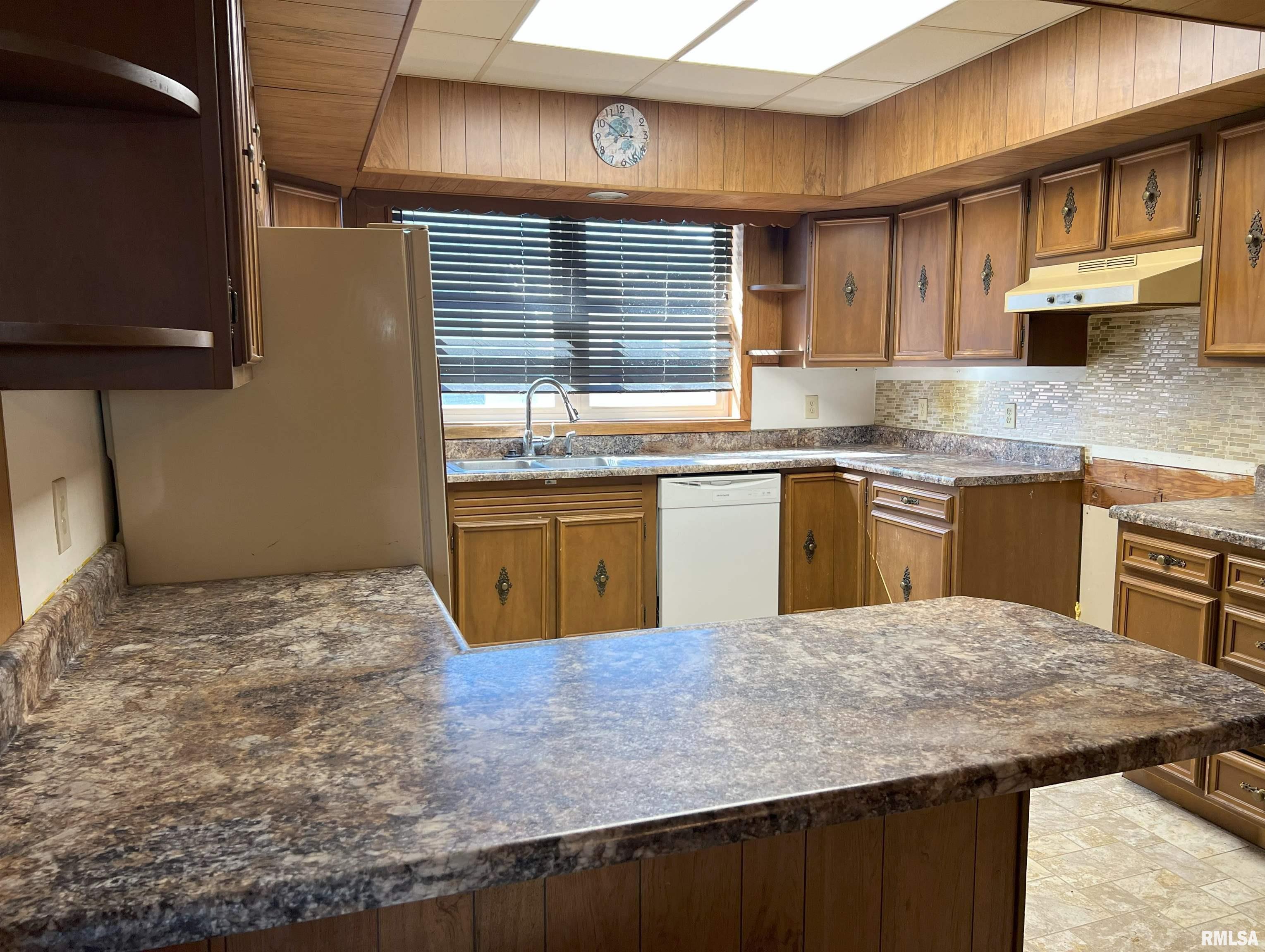 121 East Tremont Street Waverly, IL 62692 - Photo 15 of 48