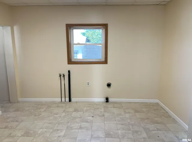 $169,000 | 121 East Tremont Street, Waverly, IL 62692