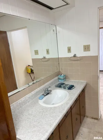 $169,000 | 121 East Tremont Street, Waverly, IL 62692