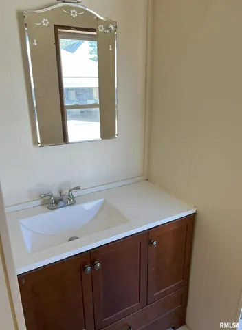 $169,000 | 121 East Tremont Street, Waverly, IL 62692