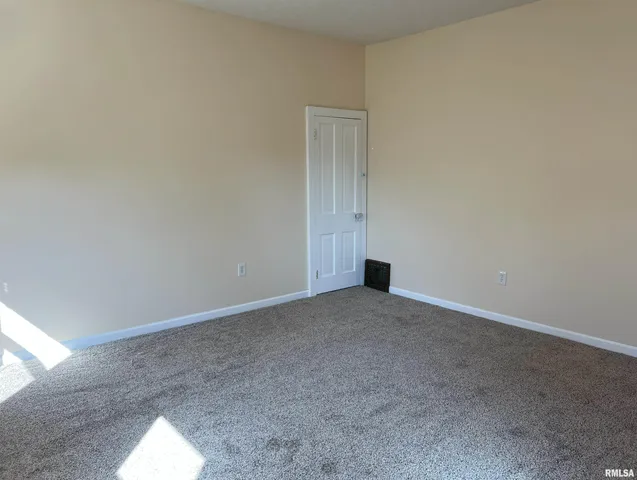 $169,000 | 121 East Tremont Street, Waverly, IL 62692