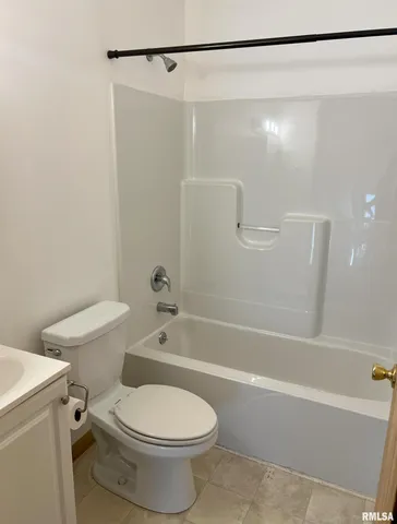 $169,000 | 121 East Tremont Street, Waverly, IL 62692