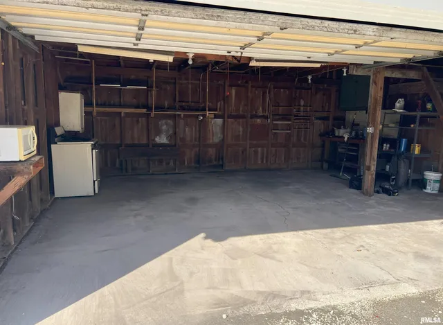 $169,000 | 121 East Tremont Street, Waverly, IL 62692