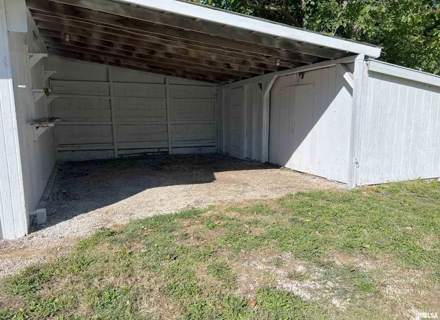 $169,000 | 121 East Tremont Street, Waverly, IL 62692