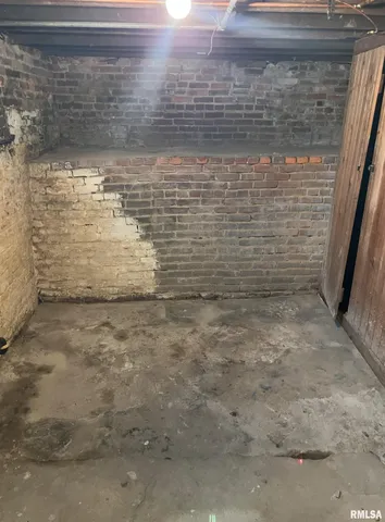 $169,000 | 121 East Tremont Street, Waverly, IL 62692