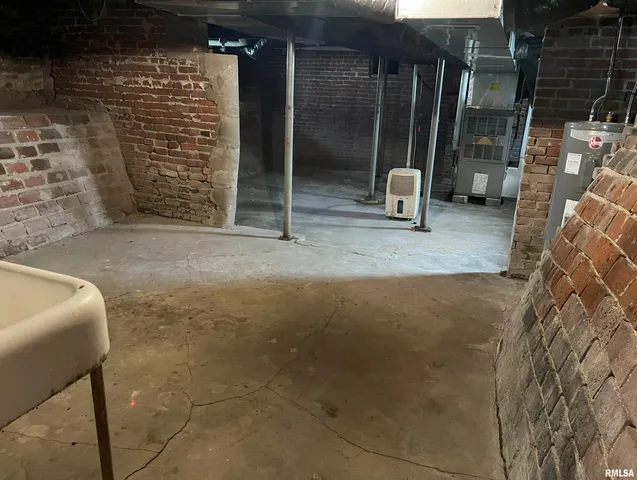 $169,000 | 121 East Tremont Street, Waverly, IL 62692