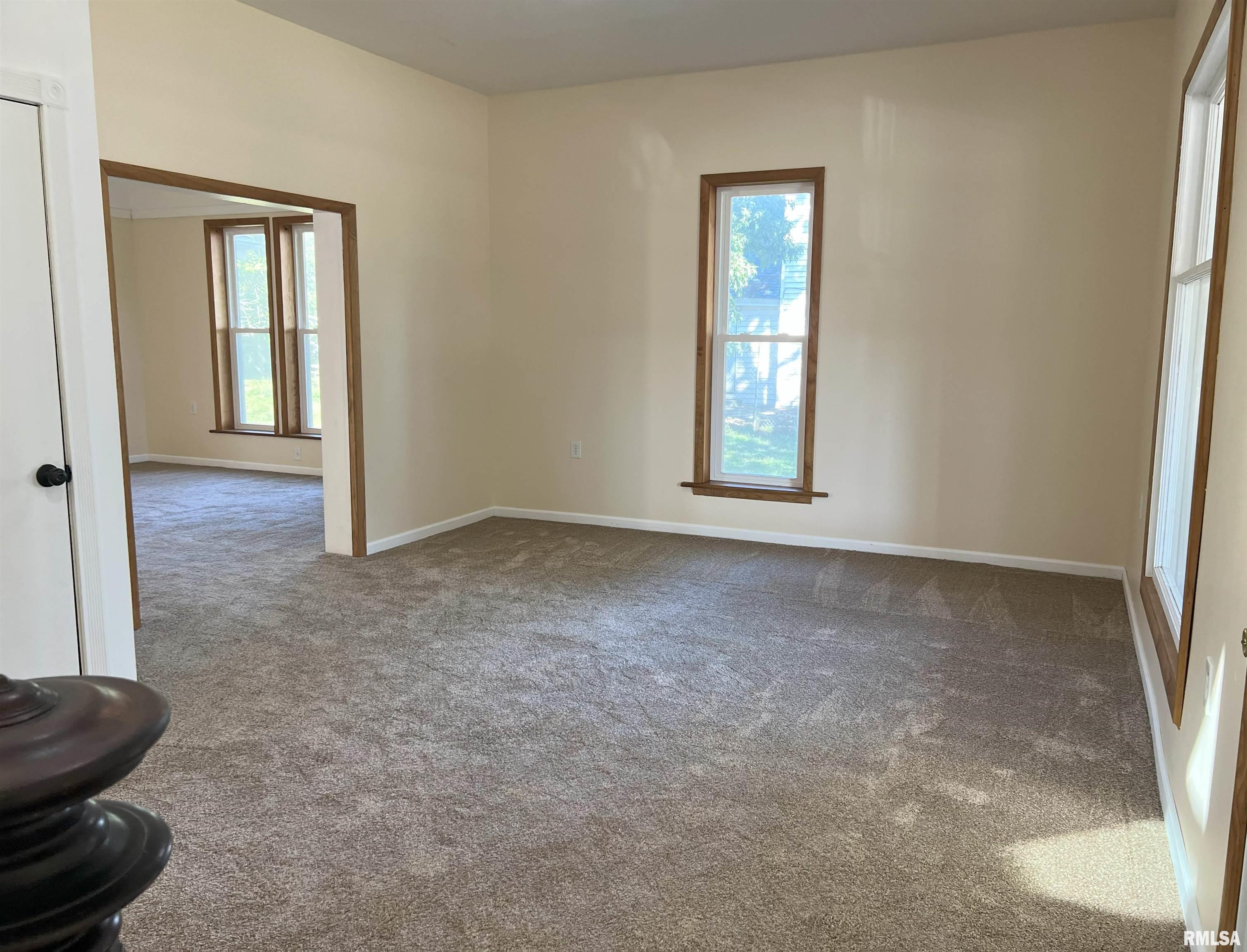 121 East Tremont Street Waverly, IL 62692 - Photo 5 of 48