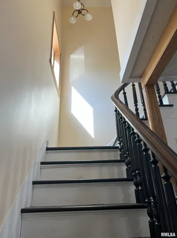 $169,000 | 121 East Tremont Street, Waverly, IL 62692