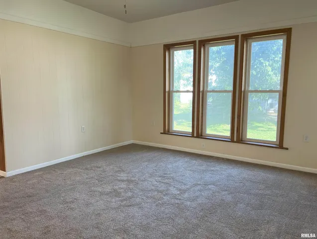 $169,000 | 121 East Tremont Street, Waverly, IL 62692