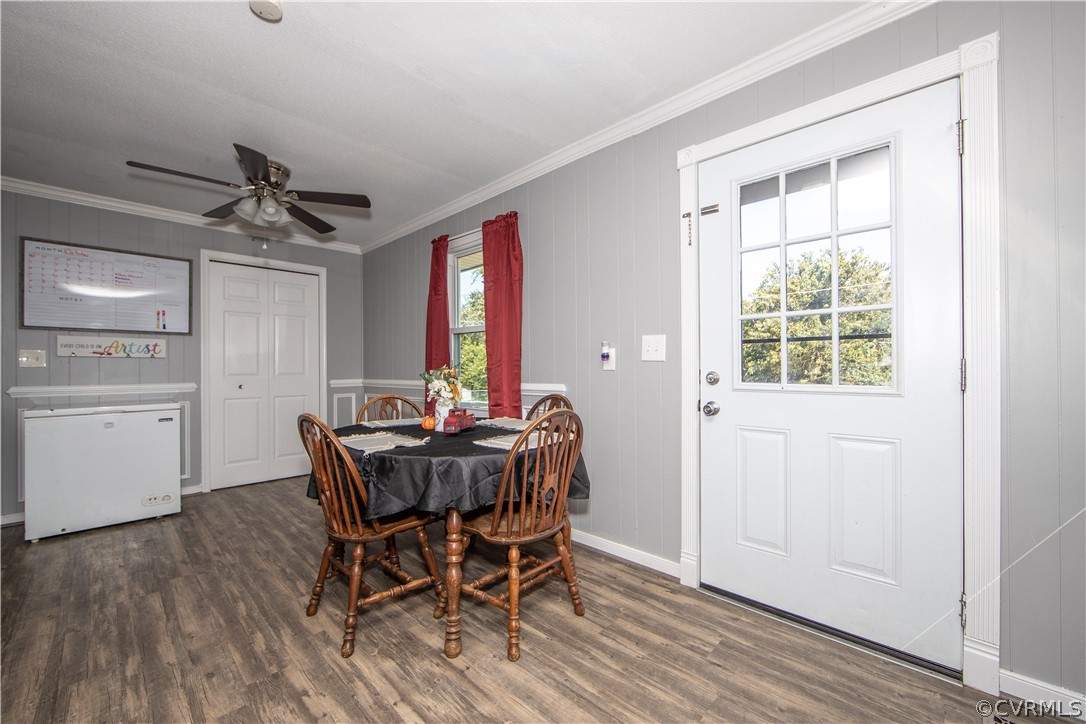 16907 Courthouse Road Dinwiddie, VA 23841 - Photo 8 of 15 a view of a dining room with furniture and window