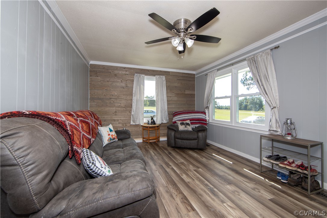 16907 Courthouse Road Dinwiddie, VA 23841 - Photo 10 of 15 a living room with furniture and a window