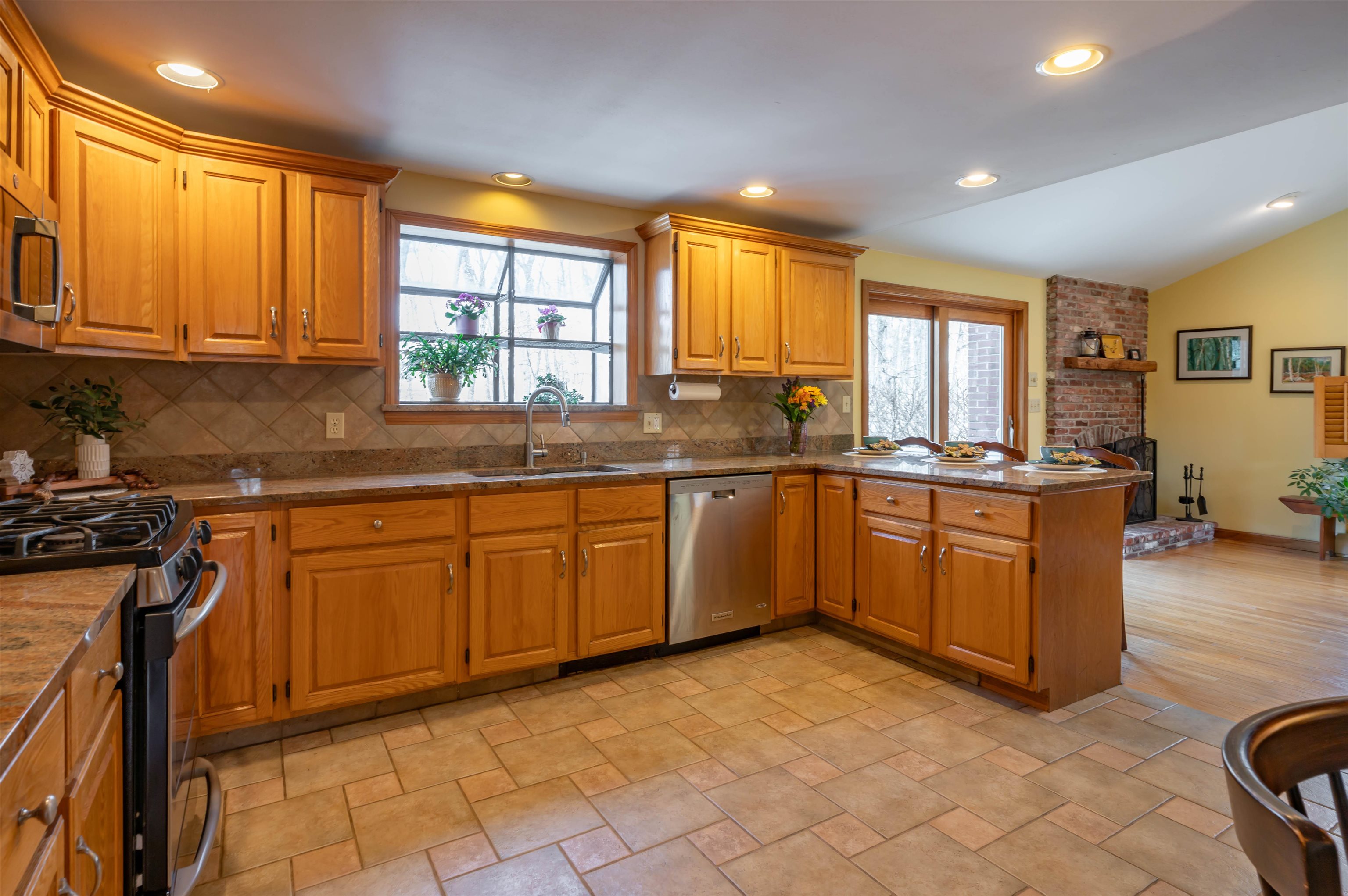 28 Peaslee Court Hampstead, NH 03841 - Photo 12 of 59