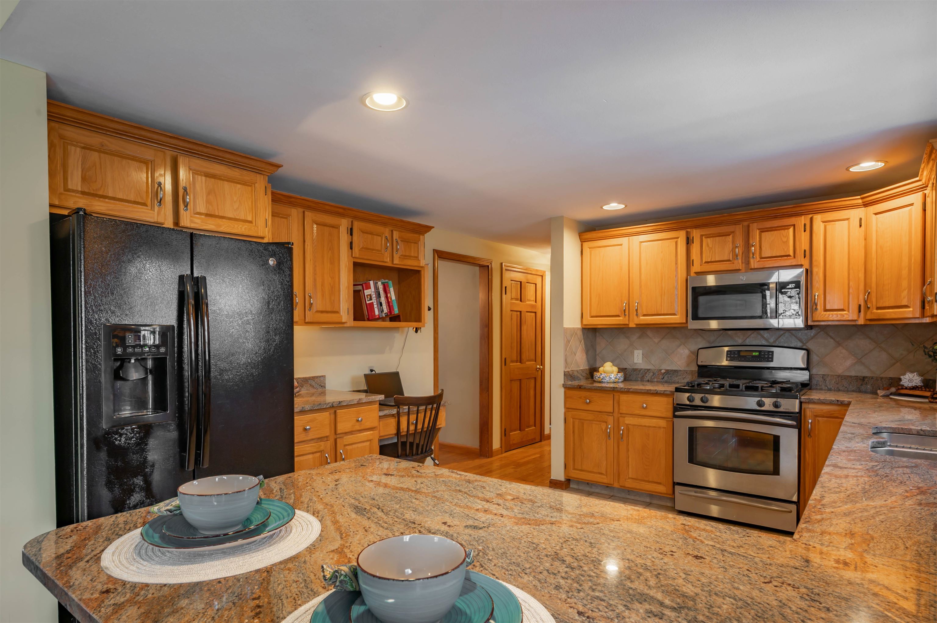28 Peaslee Court Hampstead, NH 03841 - Photo 13 of 59
