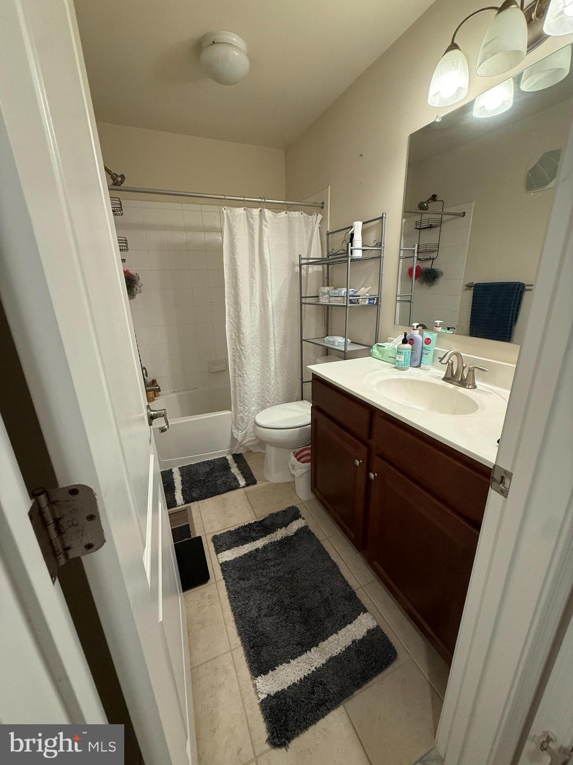 4908 Dane Ridge Circle Woodbridge, VA 22193 - Photo 12 of 17 Upper Level Hall Bath