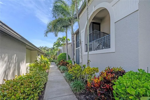 $525,000 | 8600 Naples Heritage Drive, Unit 526, Naples, FL 34112