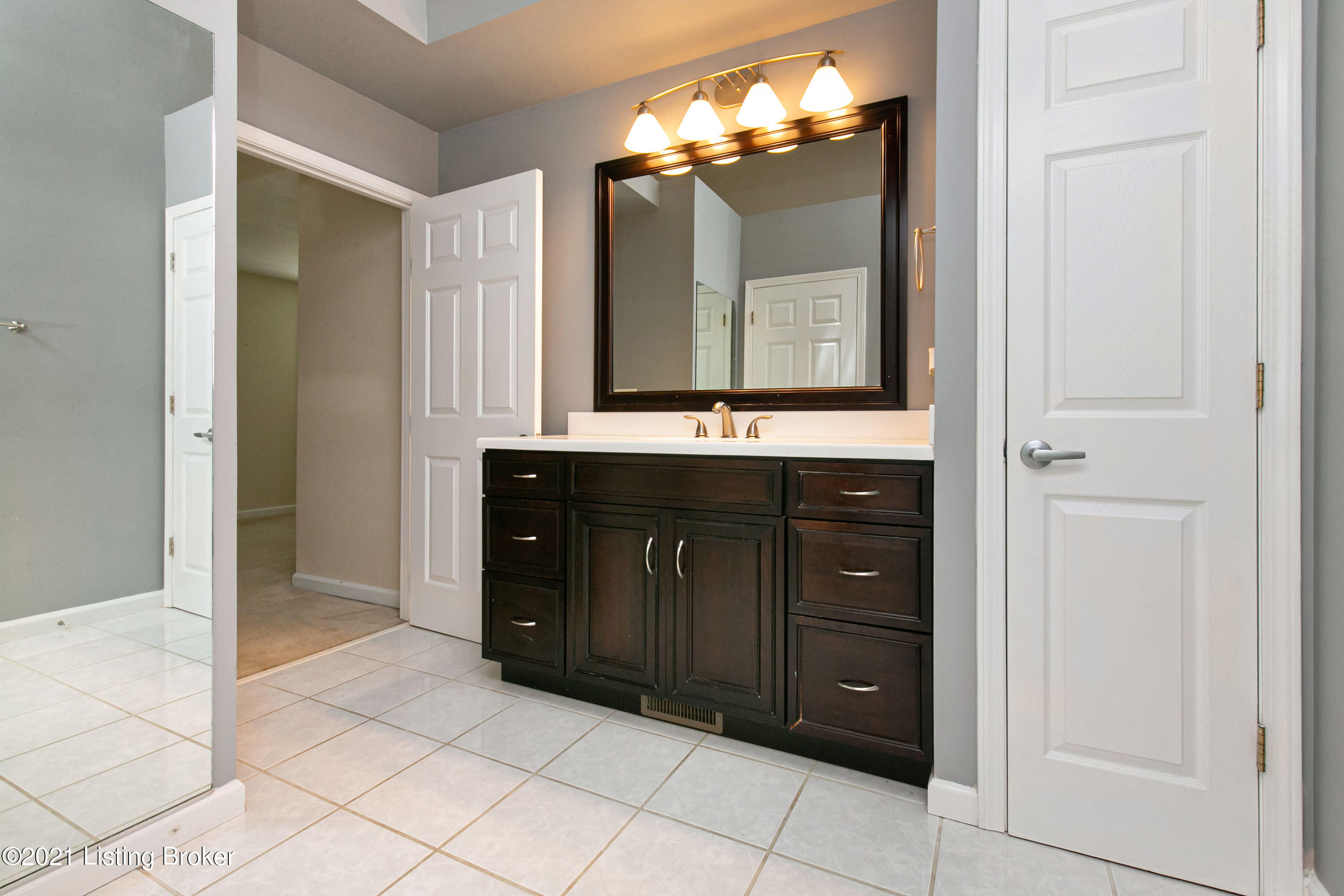 4013 Winchester Road Louisville, KY 40207 - Photo 25 of 30 Primary bathroom