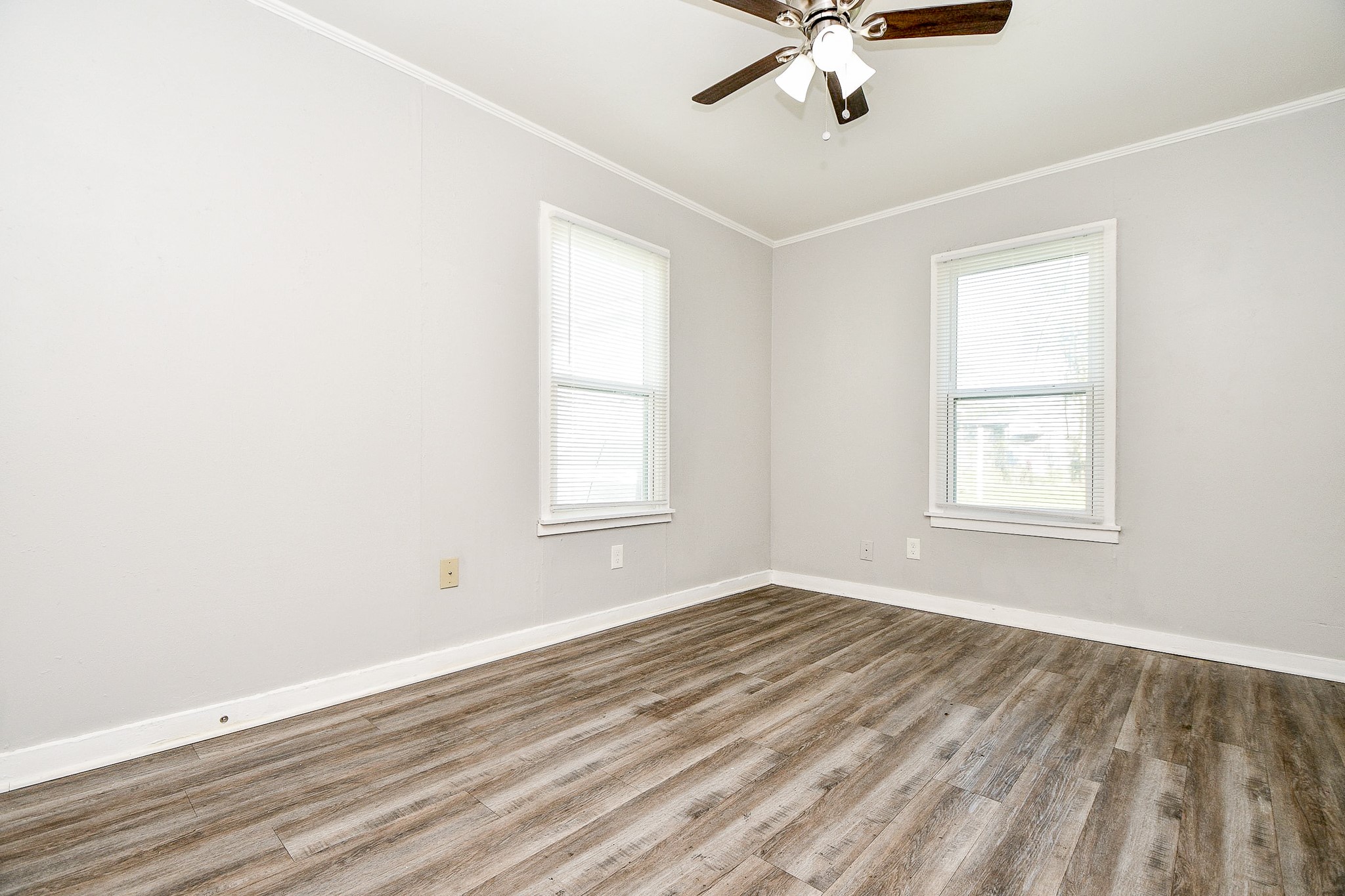 5000 Noble Street, Unit 6 Houston, TX 77020 - Photo 13 of 21 a view of an empty room with wooden floor and a window