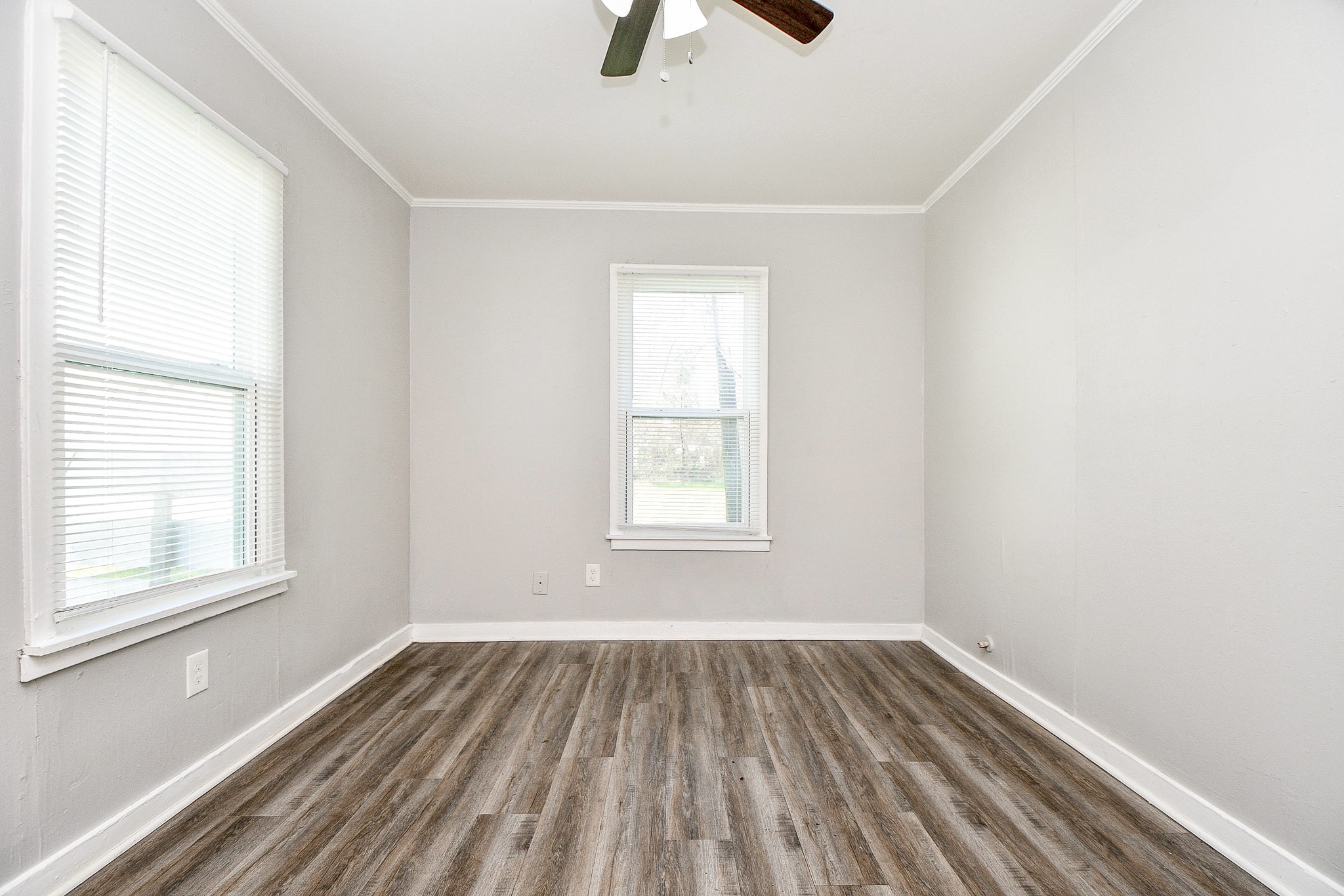 5000 Noble Street, Unit 6 Houston, TX 77020 - Photo 14 of 21 wooden floor in an empty room with a window