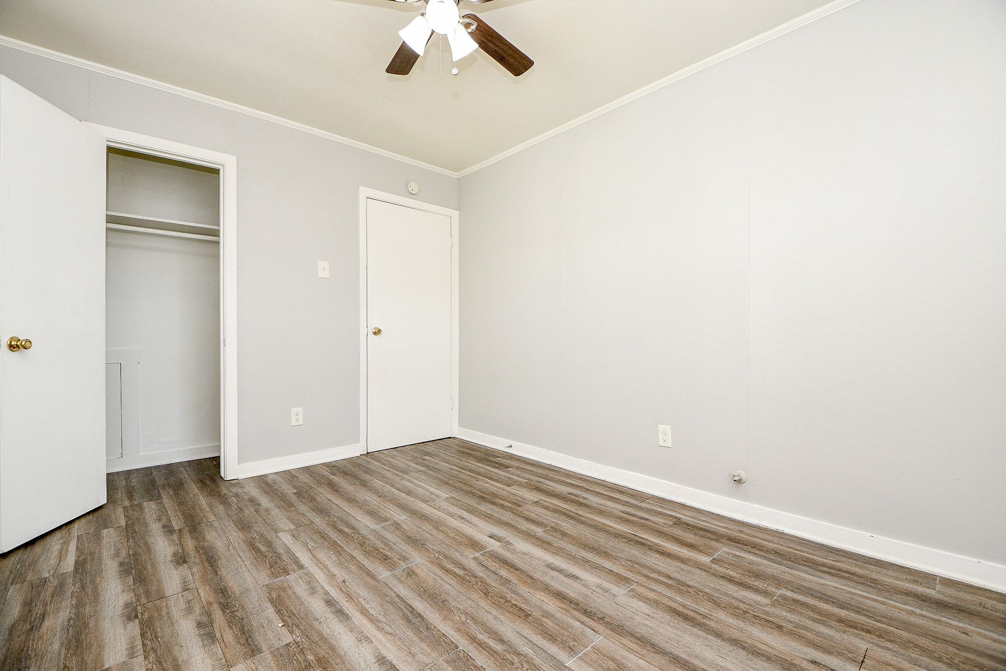 5000 Noble Street, Unit 6 Houston, TX 77020 - Photo 20 of 21 an empty room with a empty space and a ceiling fan