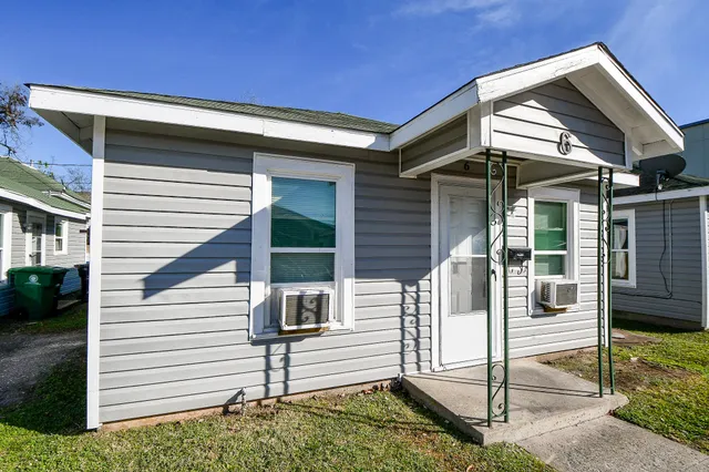 $900 | 5000 Noble Street, Unit 6, Houston, TX 77020