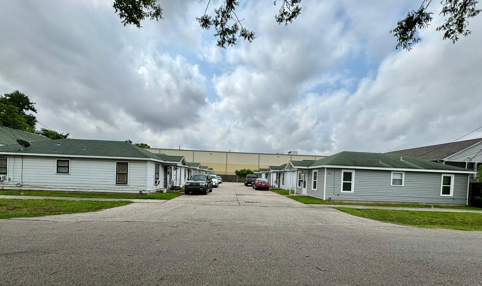 5000 Noble Street, Unit 6 Houston, TX 77020 - Photo 21 of 21 a front view of a house with a garden and yard