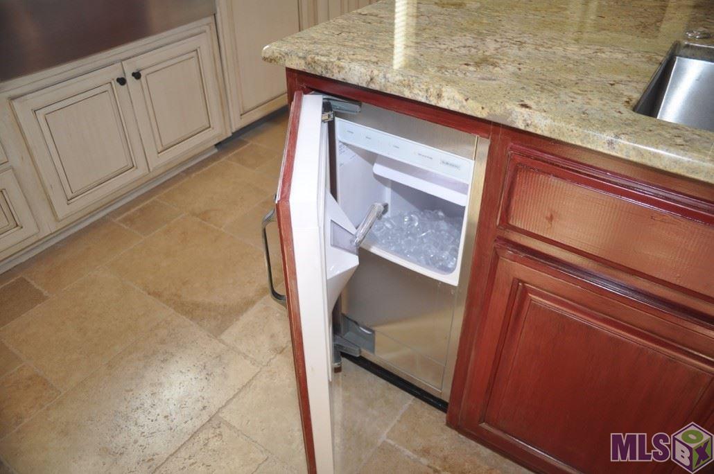 25837 Wax Road Denham Springs, LA 70726 - Photo 11 of 44 Ice maker front to match kitchen cabinetry