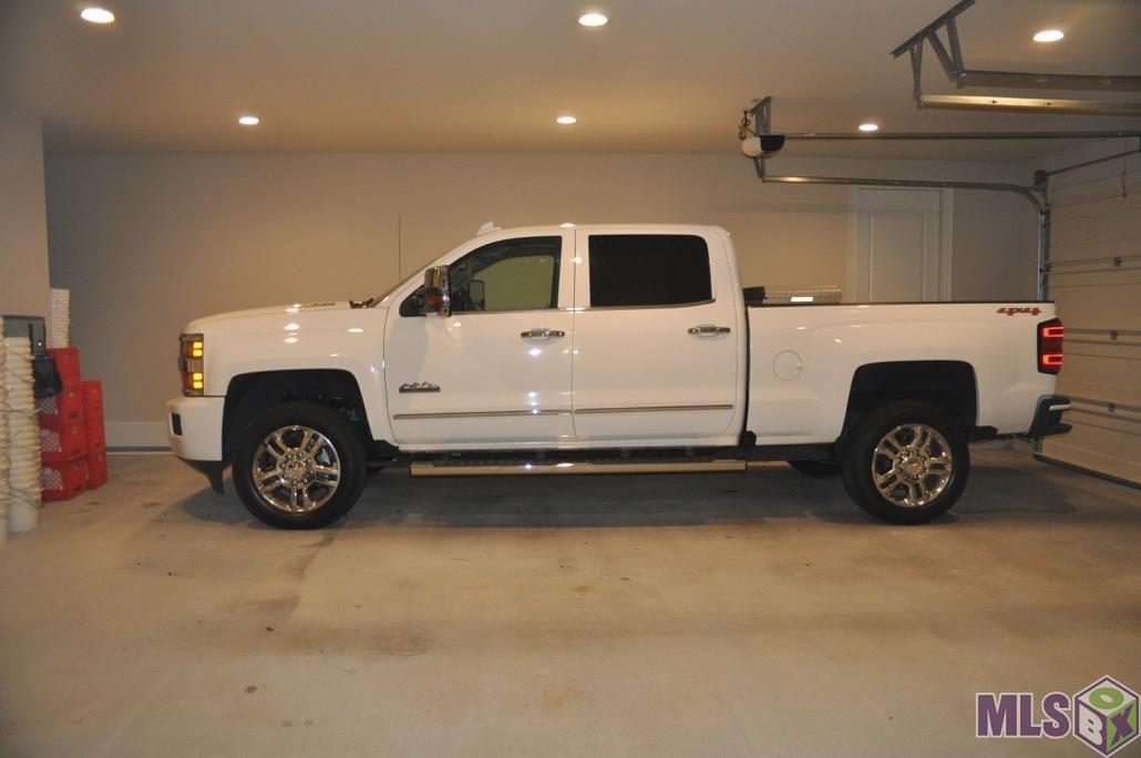25837 Wax Road Denham Springs, LA 70726 - Photo 37 of 44 Full size truck fits with ease.