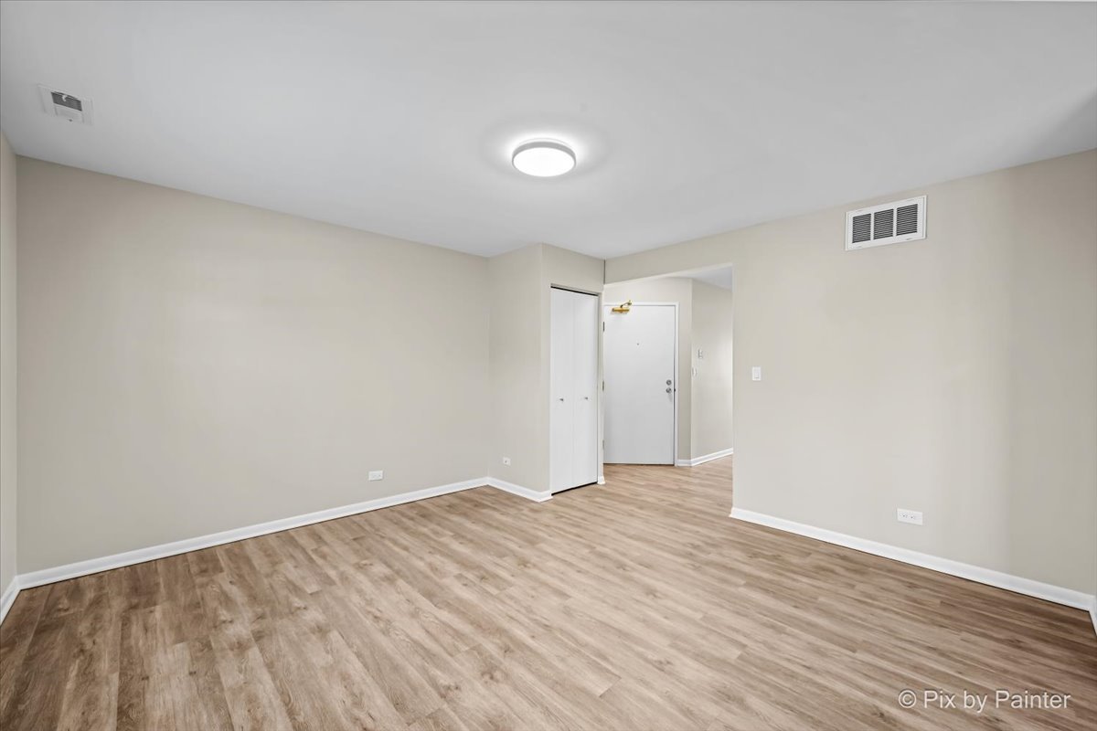 56 North Victoria Lane, Unit C Streamwood, IL 60107 - Photo 3 of 25