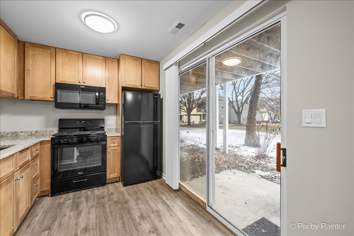 56 North Victoria Lane, Unit C Streamwood, IL 60107 - Photo 6 of 25