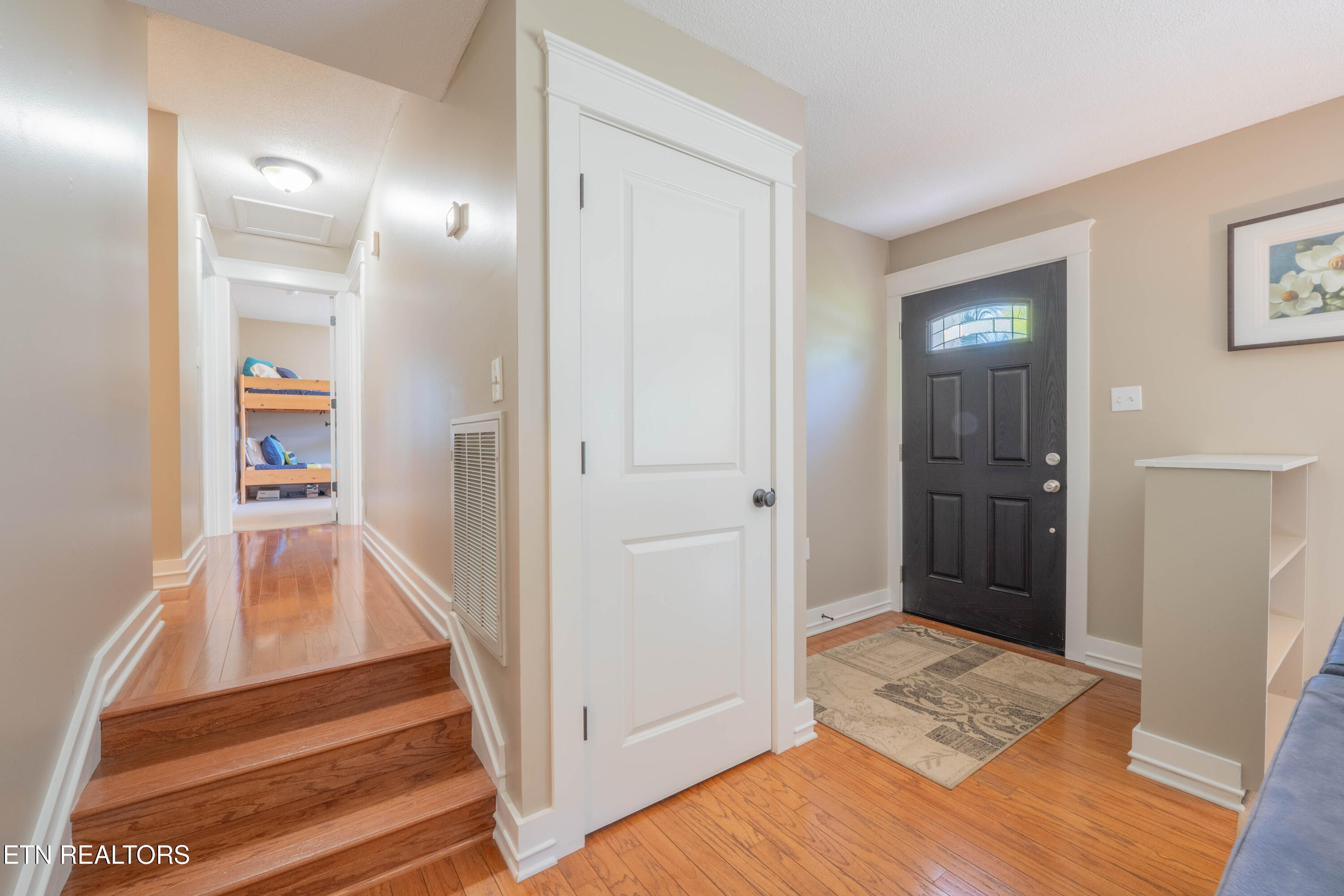 4517 Royalview Road Knoxville, TN 37921 - Photo 4 of 29 Entry