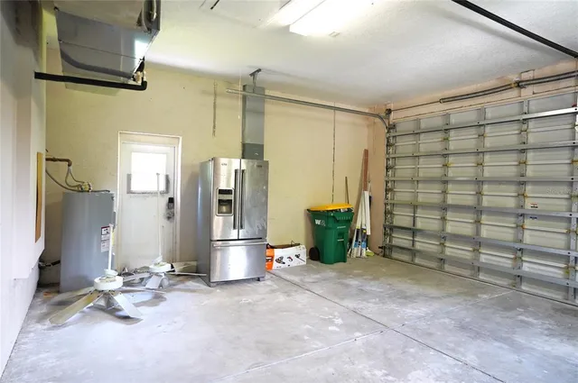 a view of a house with backyard