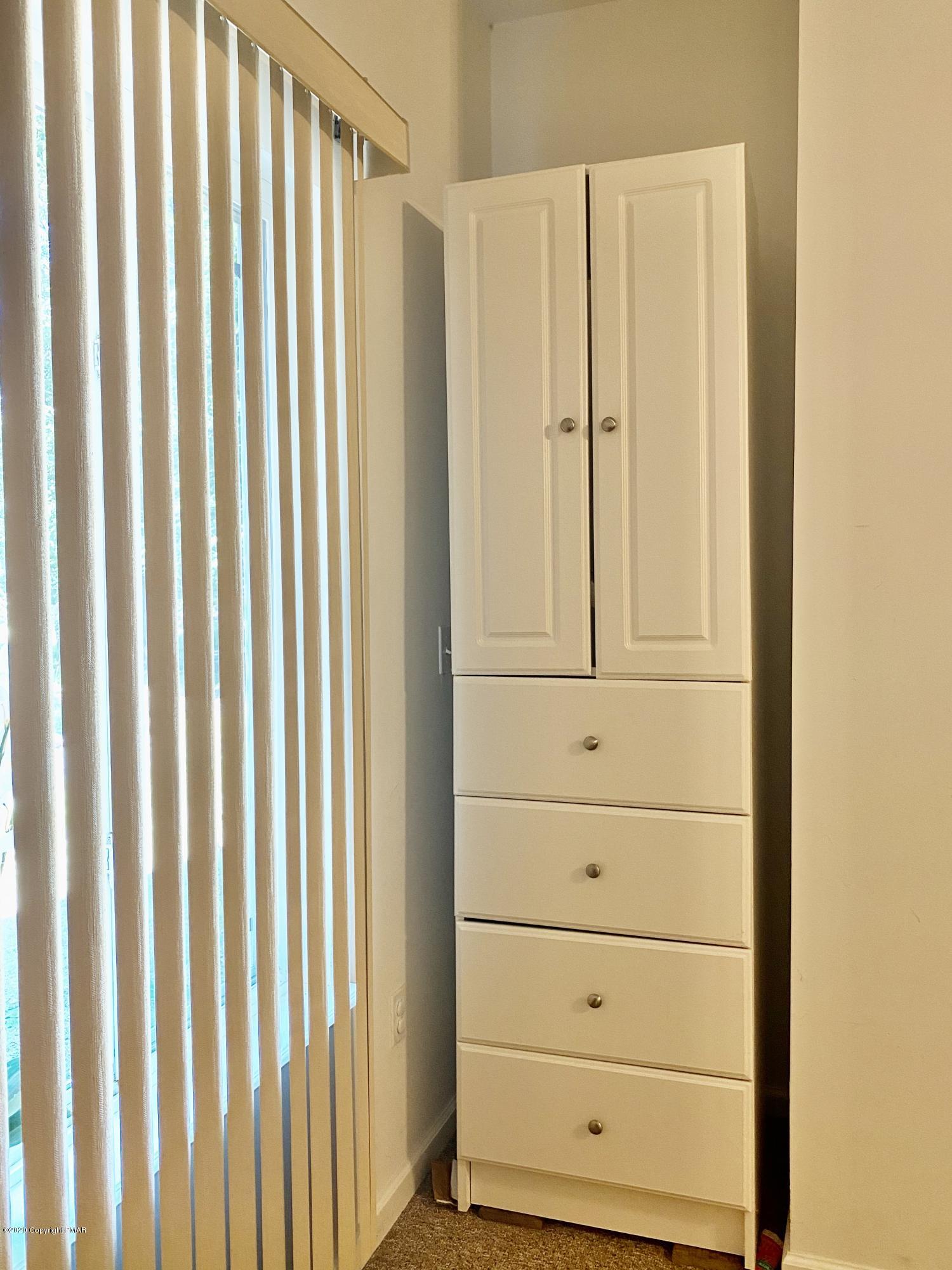 2248 Eagle Path Bushkill, PA 18324 - Photo 14 of 18 Cabients in bedroom