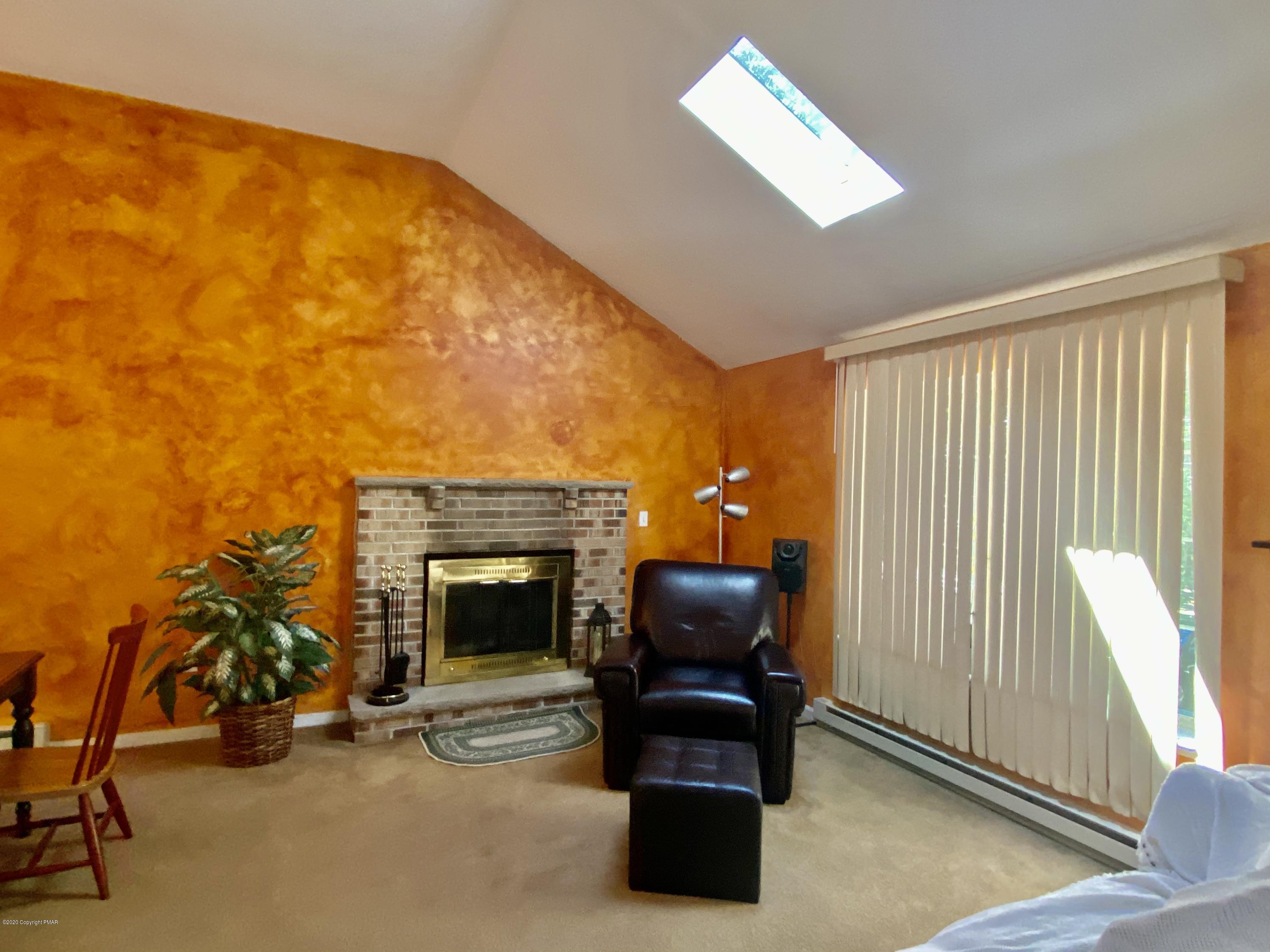 2248 Eagle Path Bushkill, PA 18324 - Photo 4 of 18 Living room