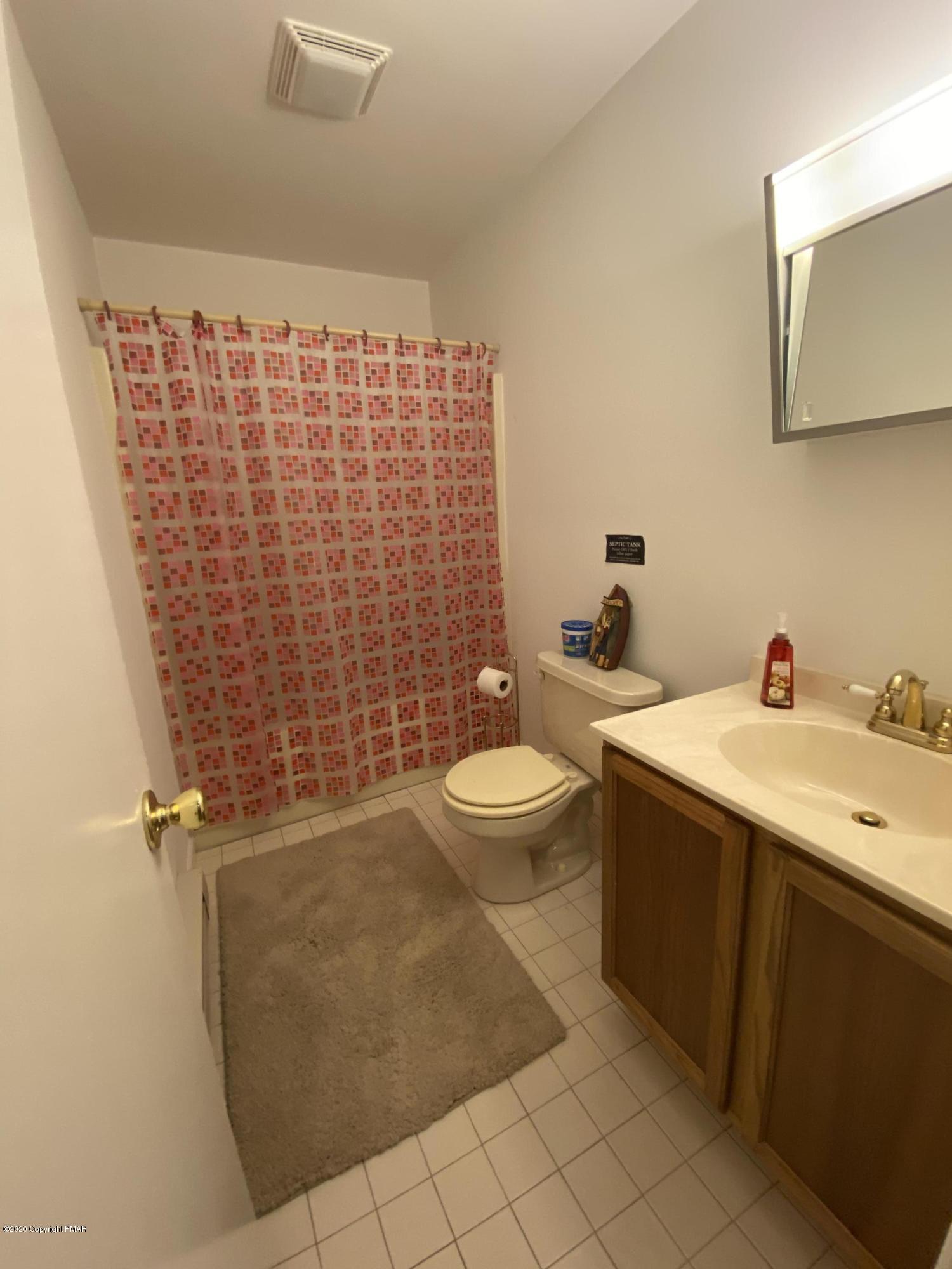 2248 Eagle Path Bushkill, PA 18324 - Photo 10 of 18 Main Bath