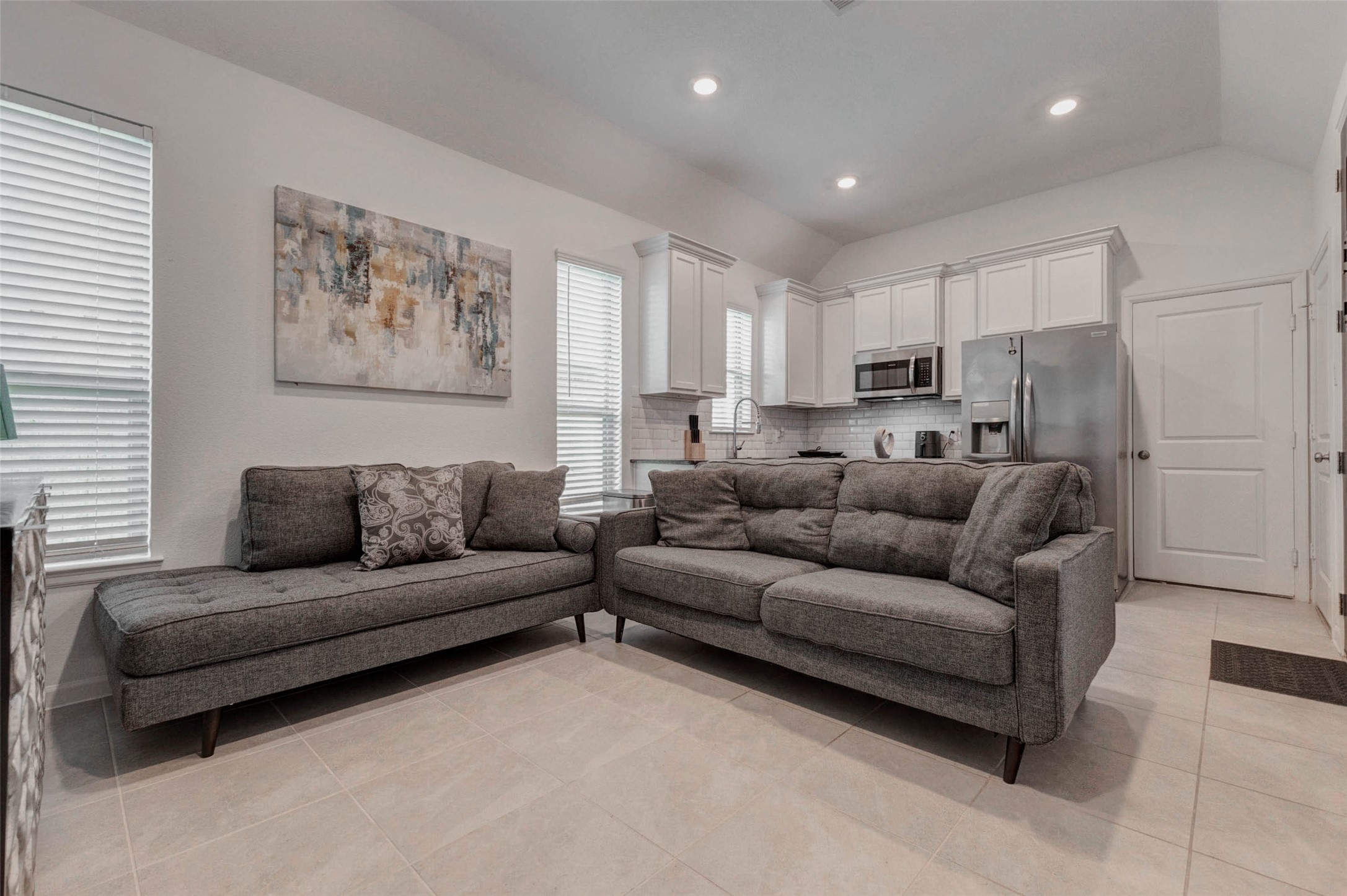 3711 Castle Rock Drive Rosenberg, TX 77469 - Photo 4 of 46 a living room with furniture and a couch