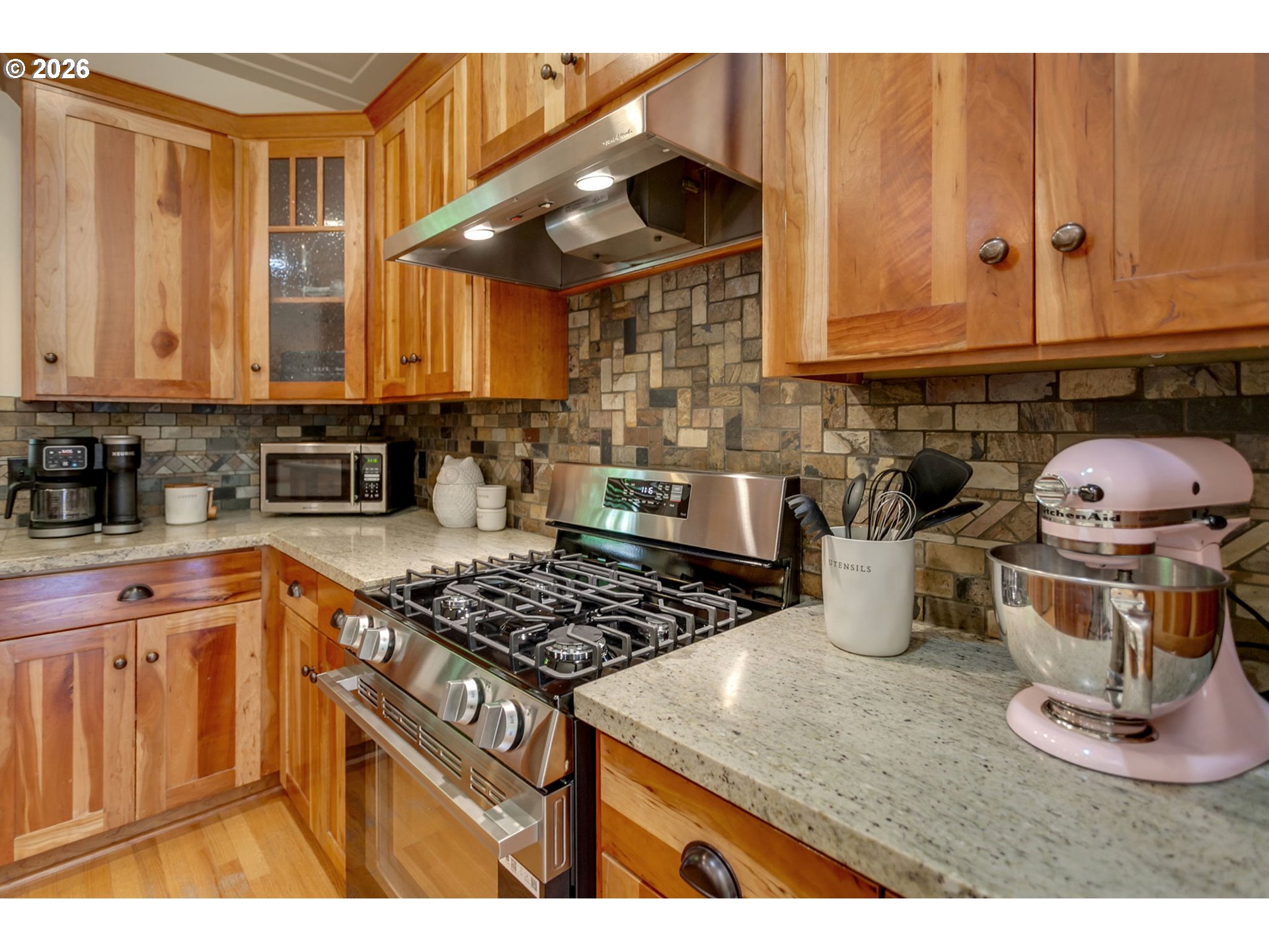 2939 Southwest Custer Street Portland, OR 97219 - Photo 13 of 48