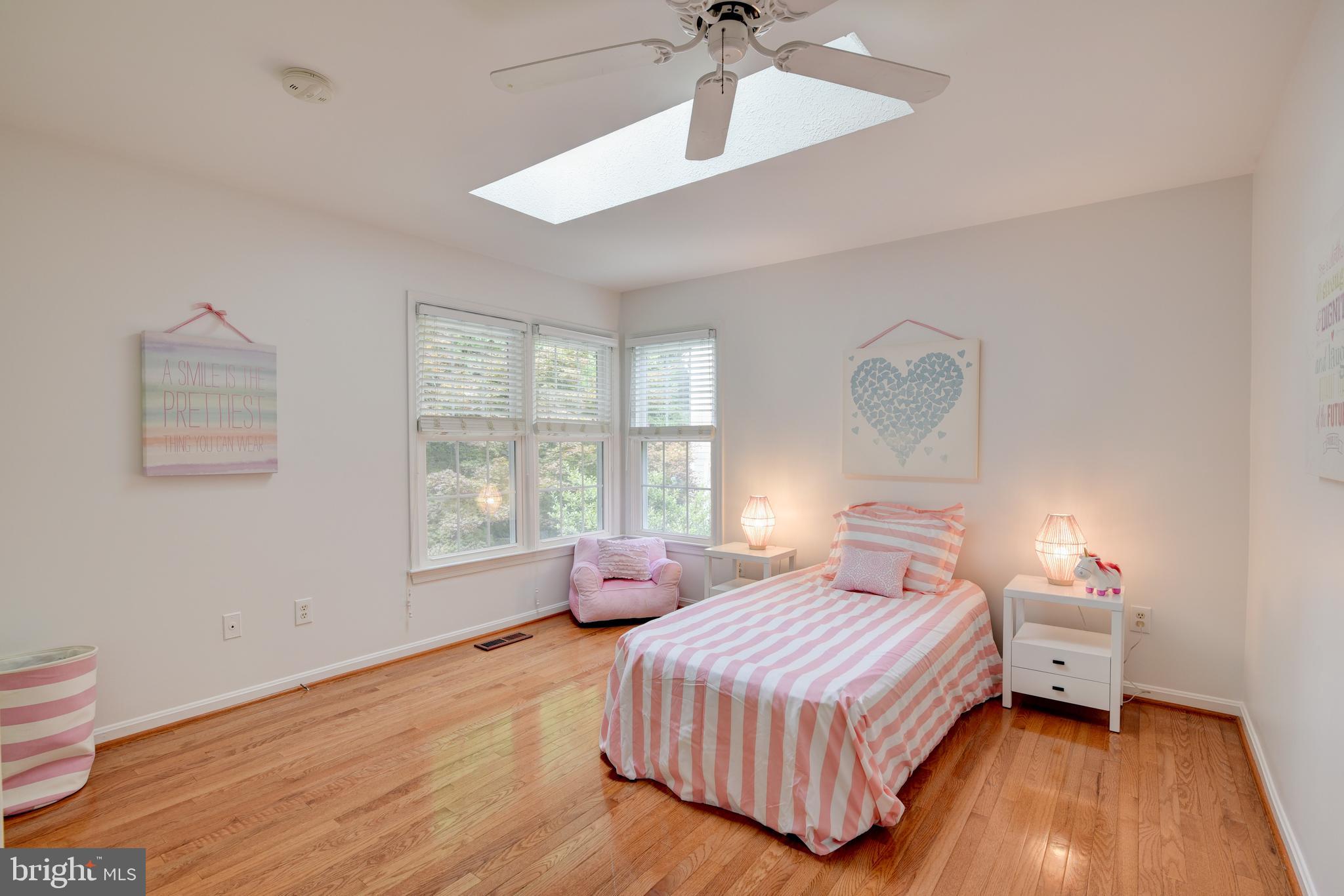 11600 Springhouse Place Reston, VA 20194 - Photo 16 of 28 Generous Sized Upper Level Bedroom #2 w/Hardwoods.