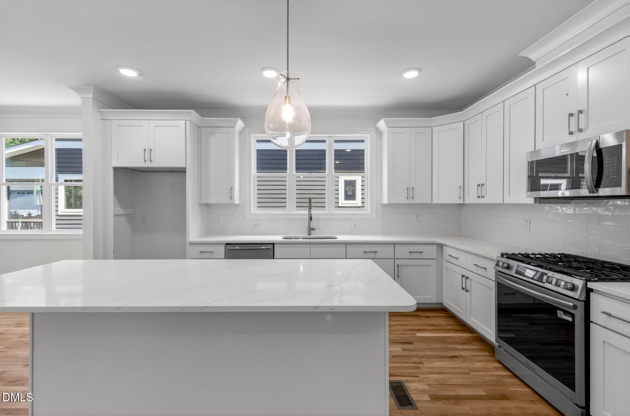 516 Heather Drive Raleigh, NC 27606 - Photo 7 of 38