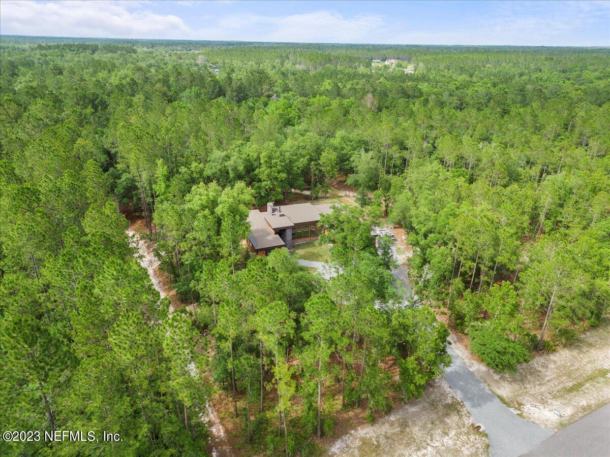 13535 Settindown Drive Bryceville, FL 32009 - Photo 4 of 59 a view of a garden with a building in the background