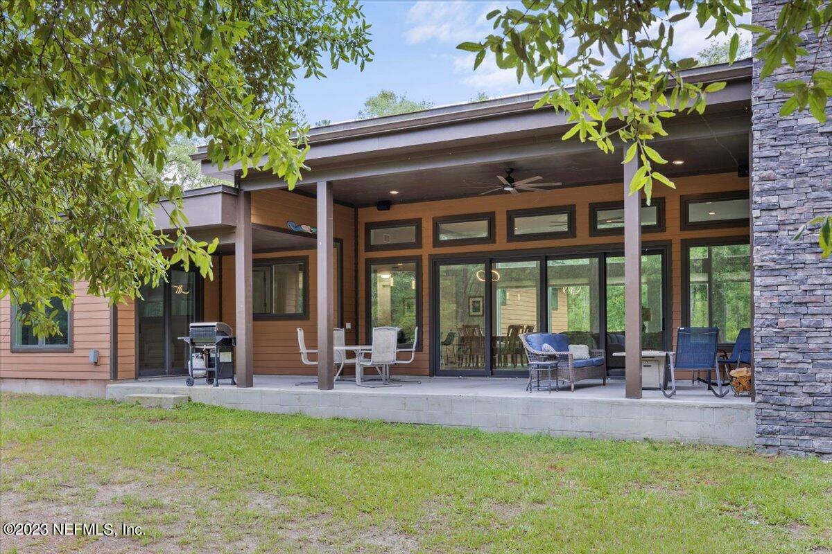 13535 Settindown Drive Bryceville, FL 32009 - Photo 48 of 59 a view of a lobby with a sitting area and garden