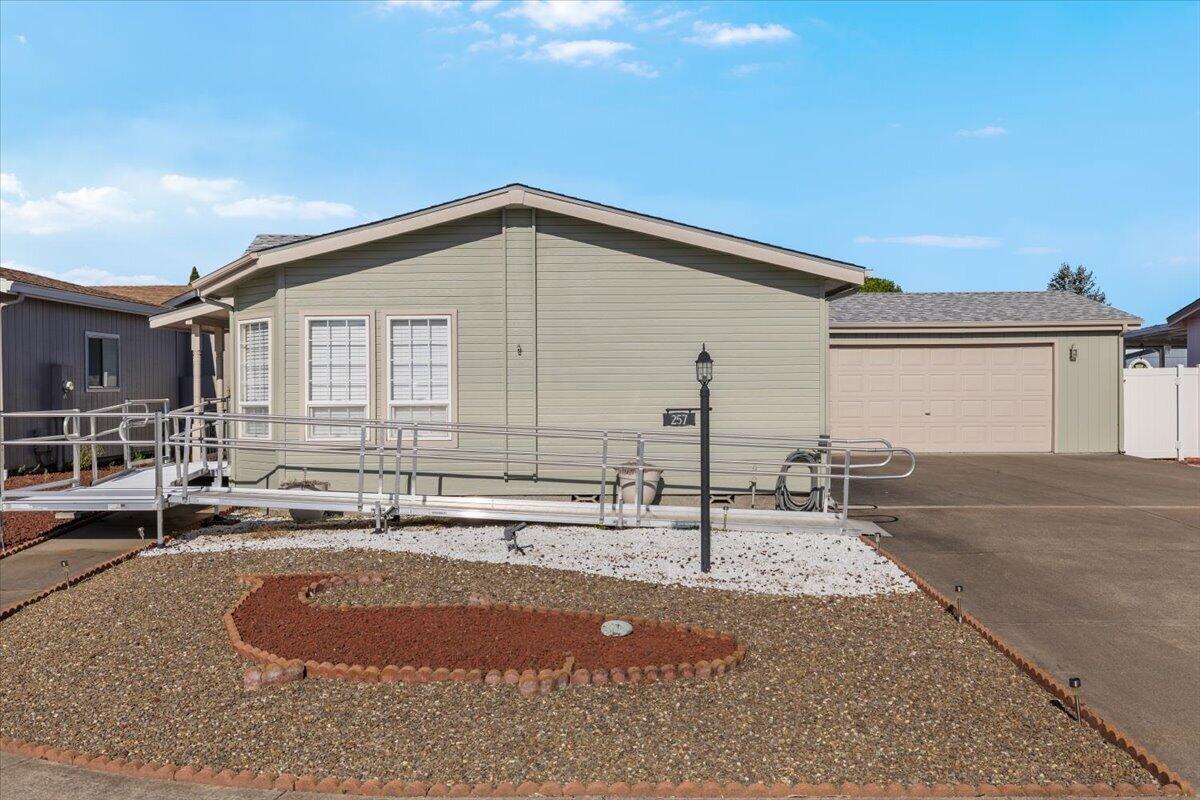 555 Freeman Road, Unit 257 Central Point, OR 97502 - Photo 2 of 26