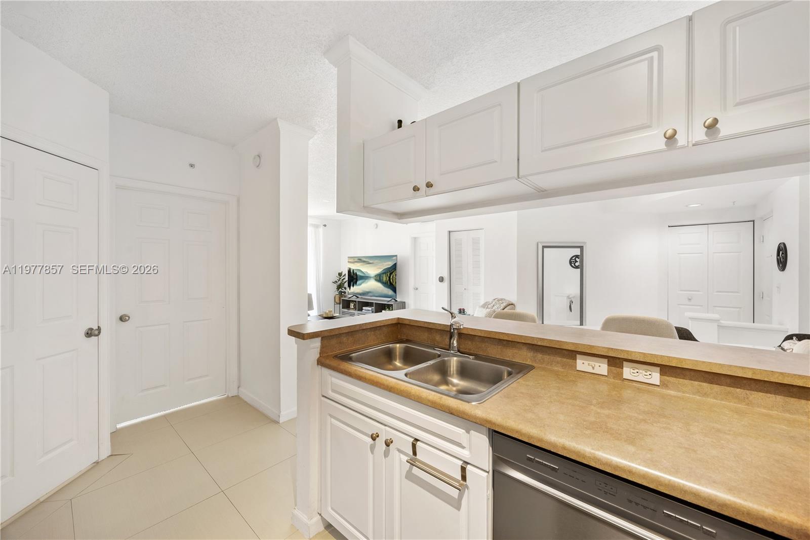 17100 North Bay Road, Unit 1810 Sunny Isles Beach, FL 33160 - Photo 13 of 36