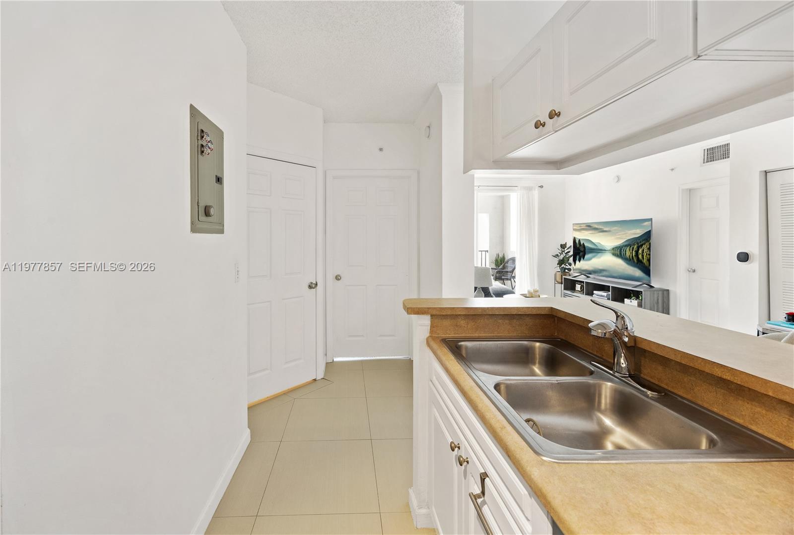 17100 North Bay Road, Unit 1810 Sunny Isles Beach, FL 33160 - Photo 14 of 36