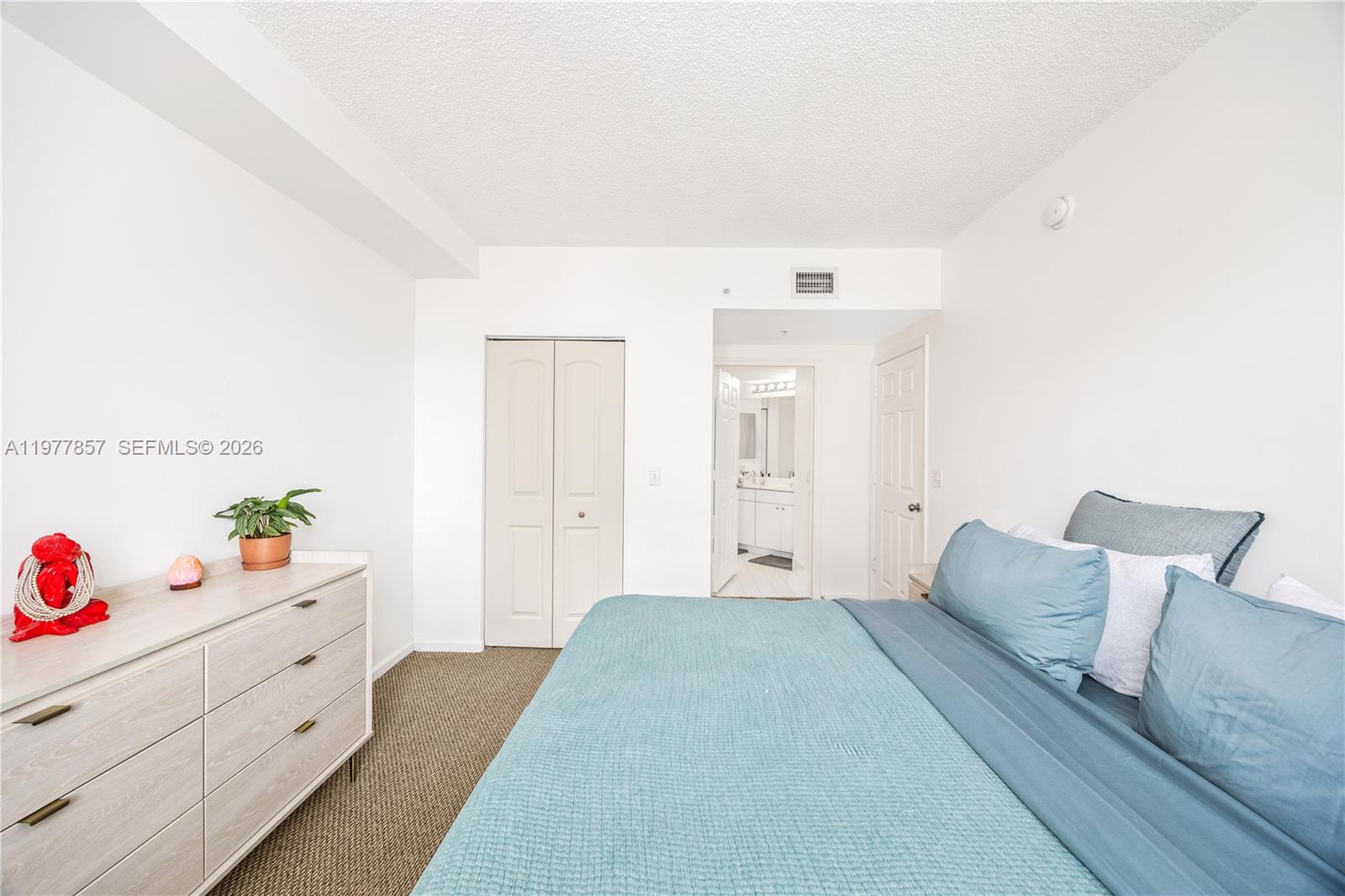 17100 North Bay Road, Unit 1810 Sunny Isles Beach, FL 33160 - Photo 21 of 36