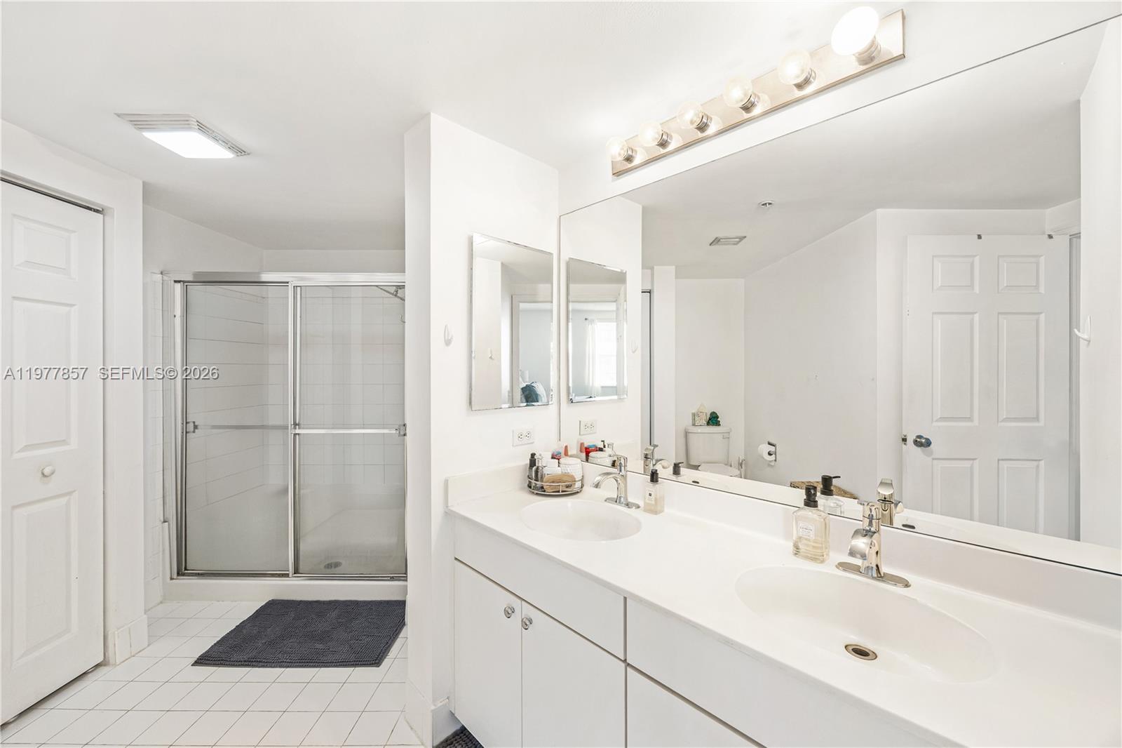 17100 North Bay Road, Unit 1810 Sunny Isles Beach, FL 33160 - Photo 25 of 36